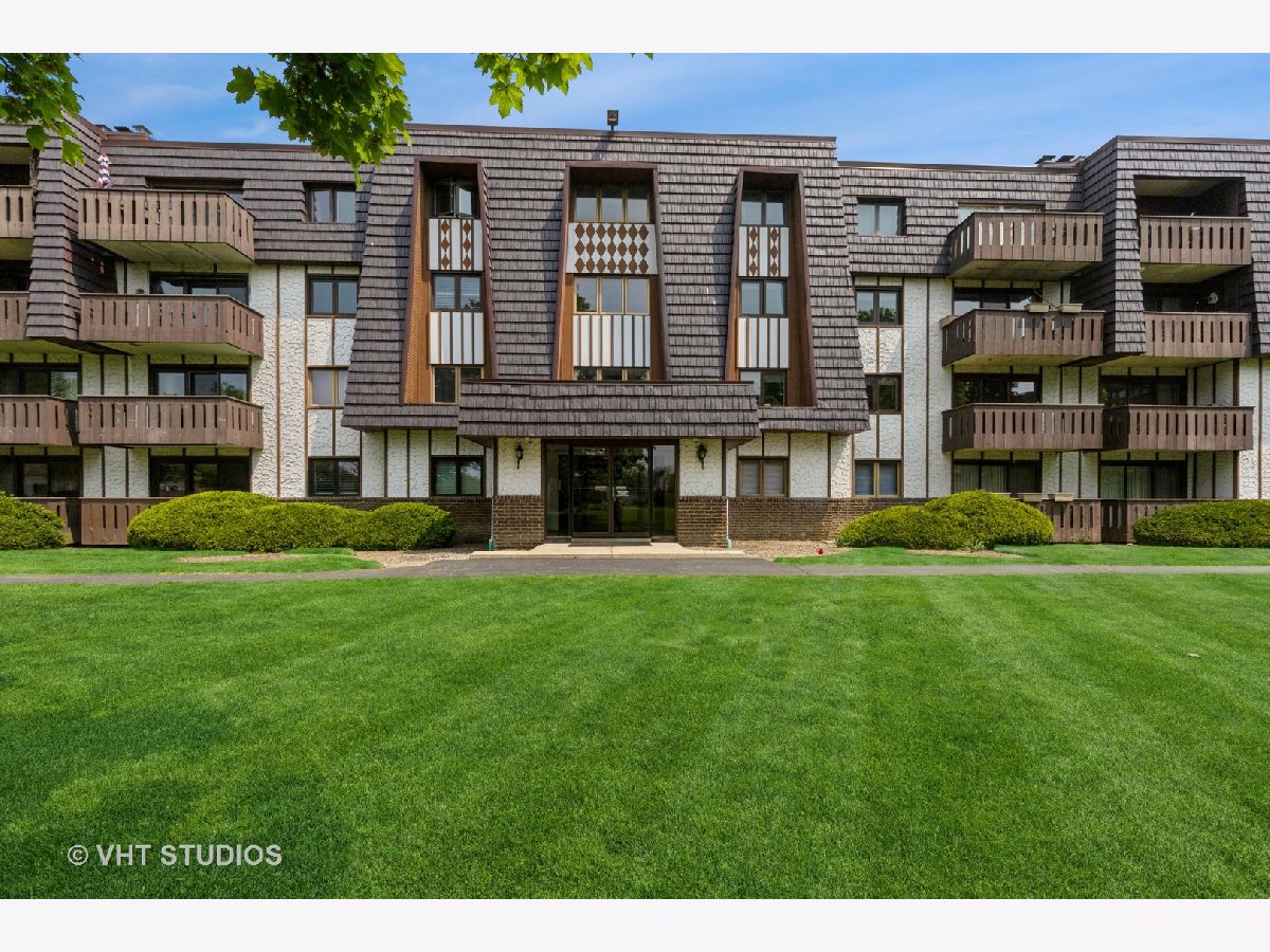 Townhomes & Condos Rented Whispering Lake Lake Bluff Illinois, 13000 Heiden