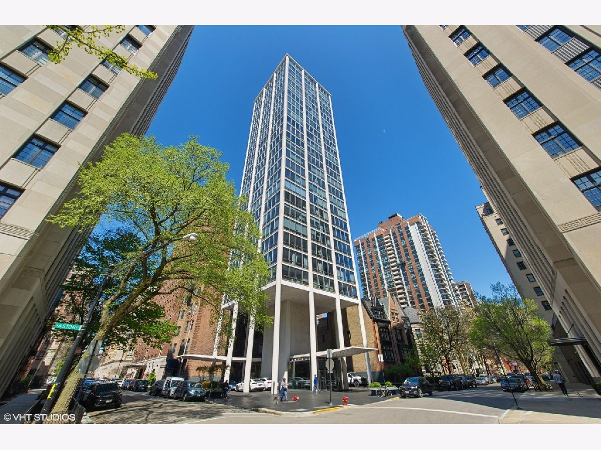 Condominiums Rented Astor Tower Chicago Illinois, 1300 Astor