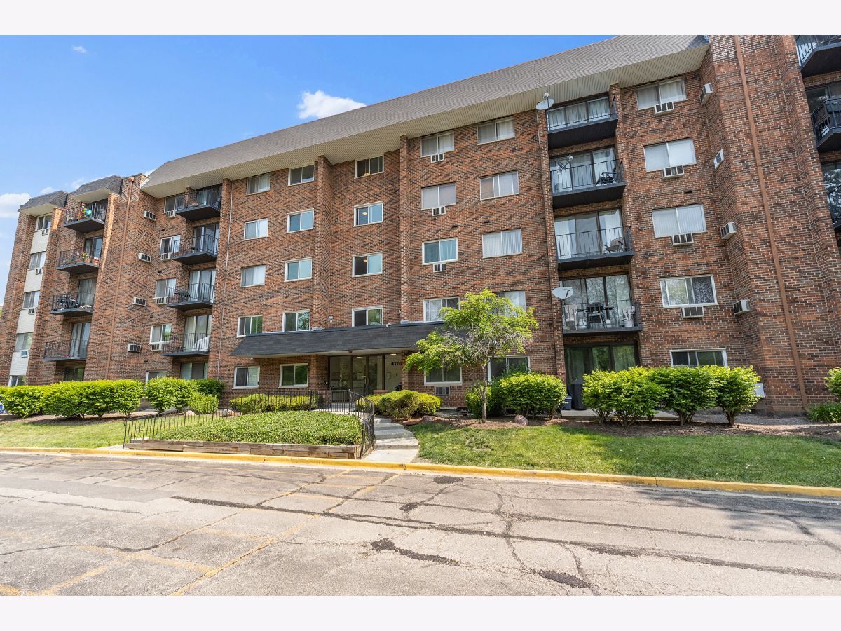 Condominiums & Homes Sold St Joseph Creek Lisle Illinois, 4731 Saint Joseph Creek