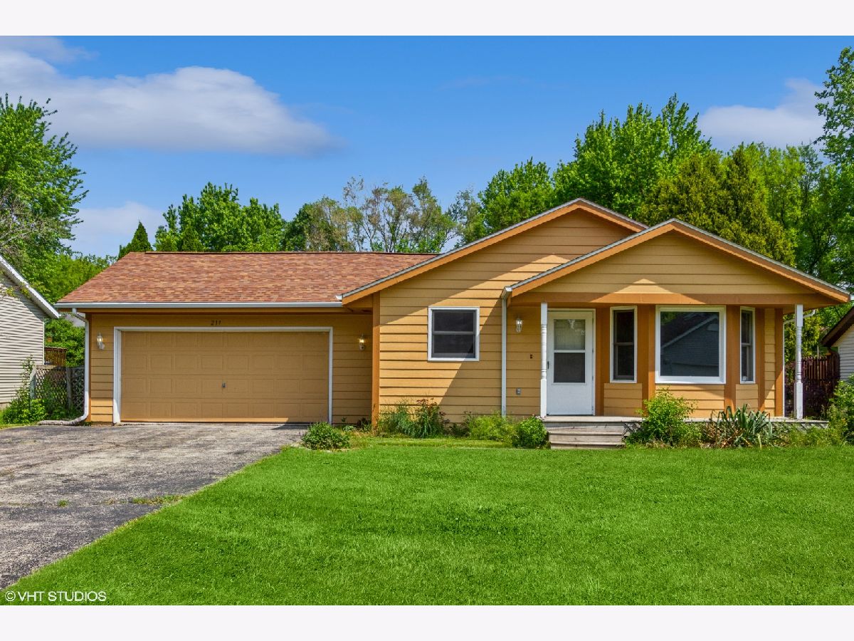 Homes Sold Candlewick Poplar Grove Illinois, 211 Thornhill