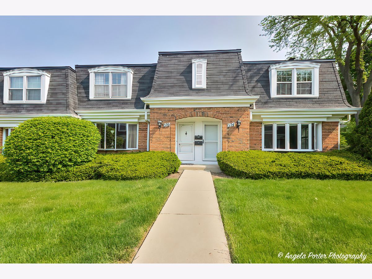 Townhomes Sold Provincial Manor Barrington Illinois, 326 Eastern