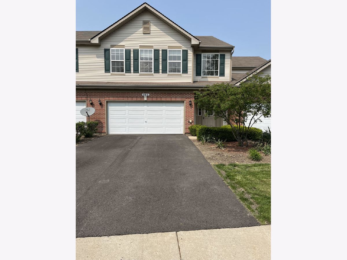 Townhomes Rented Fairfield Lakes Round Lake Illinois, 545 Fox