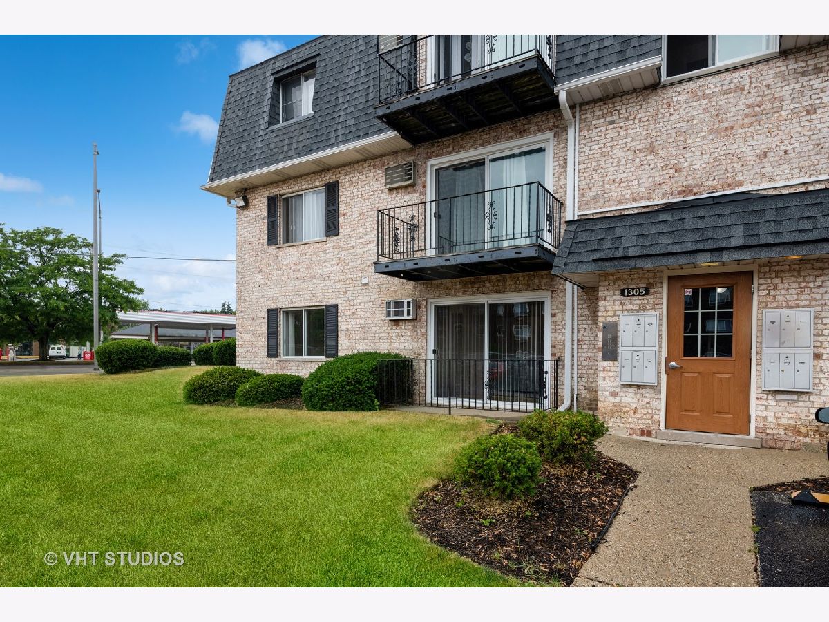 Condominiums Sold Baldwin Court Palatine Illinois, 1305 Baldwin