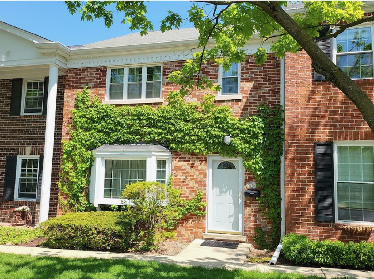 Townhomes Rented Sutton Place Hinsdale Illinois, 5715 Sutton