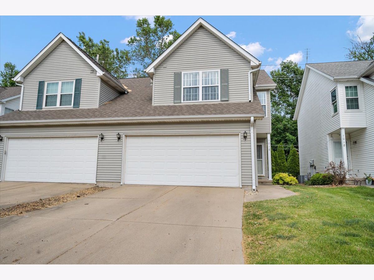 Condos & Townhomes & Homes Sold Links Landing Bloomington Illinois, 1016 Doral