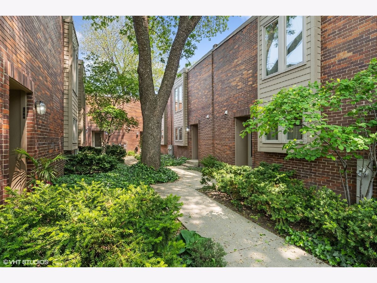 Townhomes Sold Larrabee Commons Chicago Illinois, 1938 Larrabee