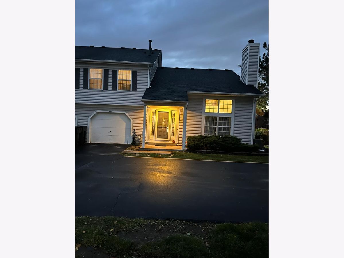 Townhomes Rented Southgate Manor Streamwood Illinois, 211 Acorn