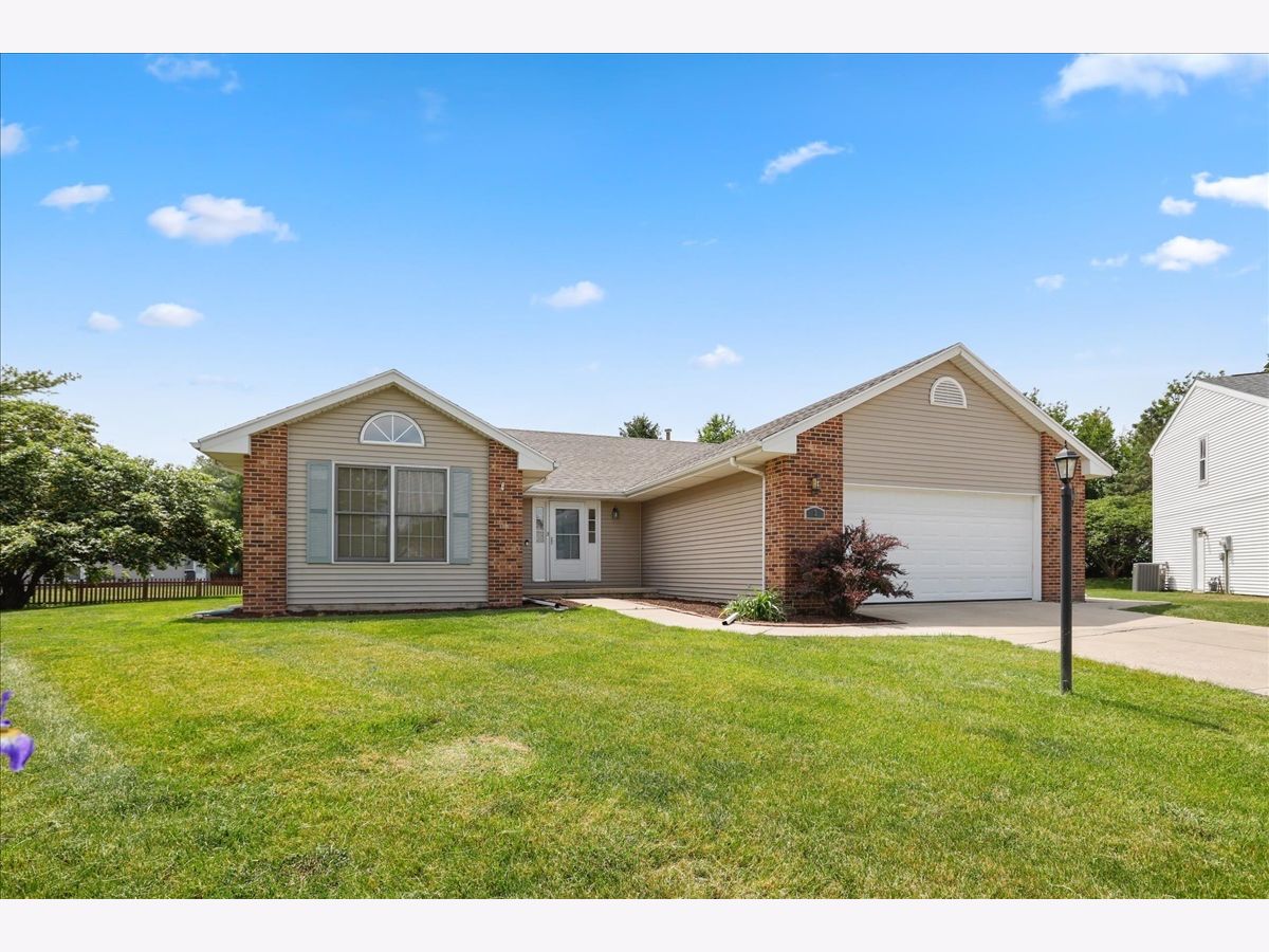 Homes & Condos & Townhomes Sold Arbor Meadows Savoy Illinois, 3 Goldfinch