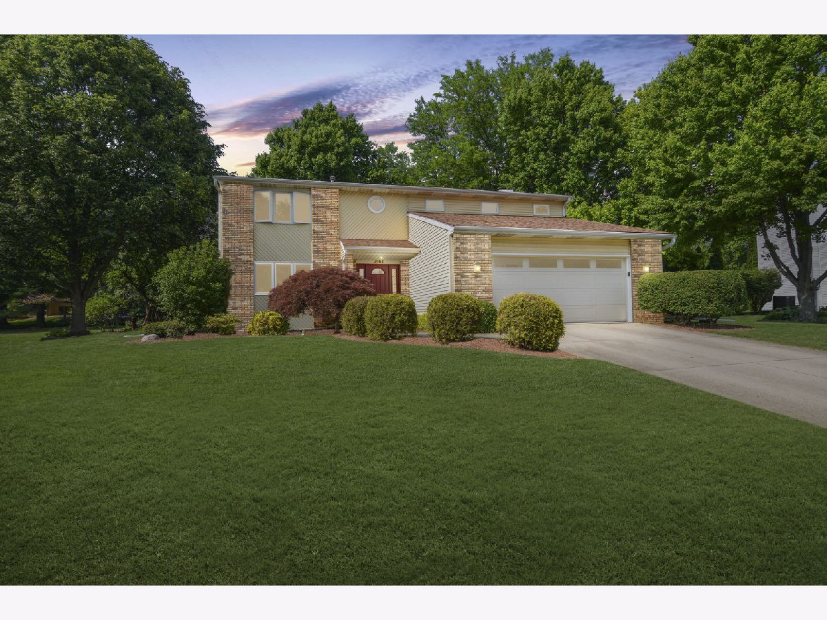 Homes Sold Hedgewood Bloomington Illinois, 2504 Driftwood