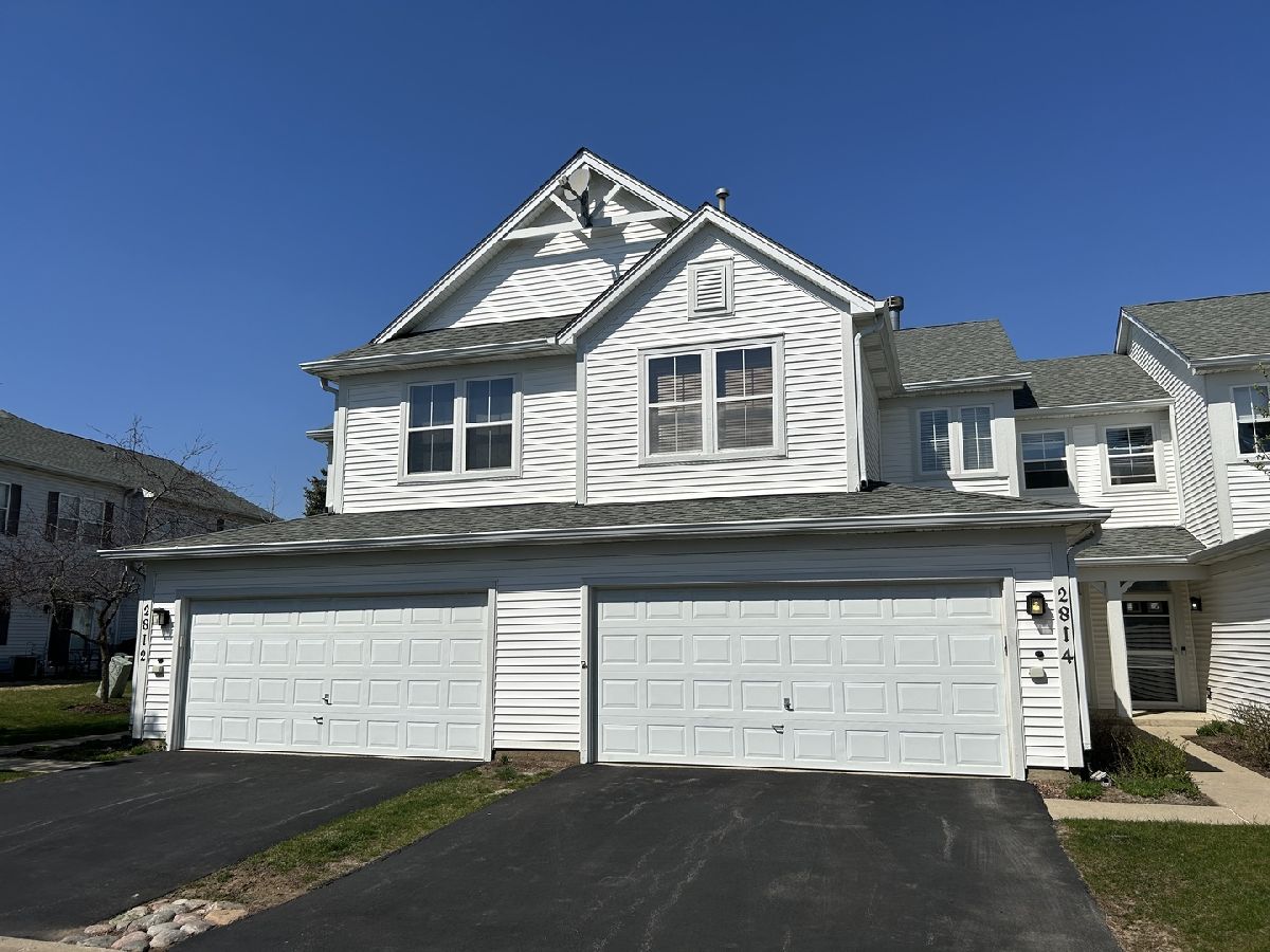 Townhomes & Condos Rented Falling Waters Lindenhurst Illinois, 2814 Falling Waters