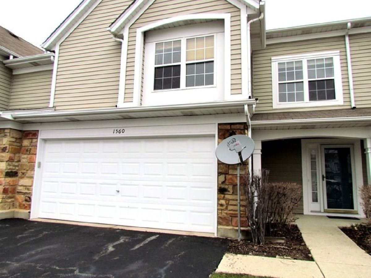 Townhomes Rented Coventry Park Palatine Illinois, 1560 Chivalry