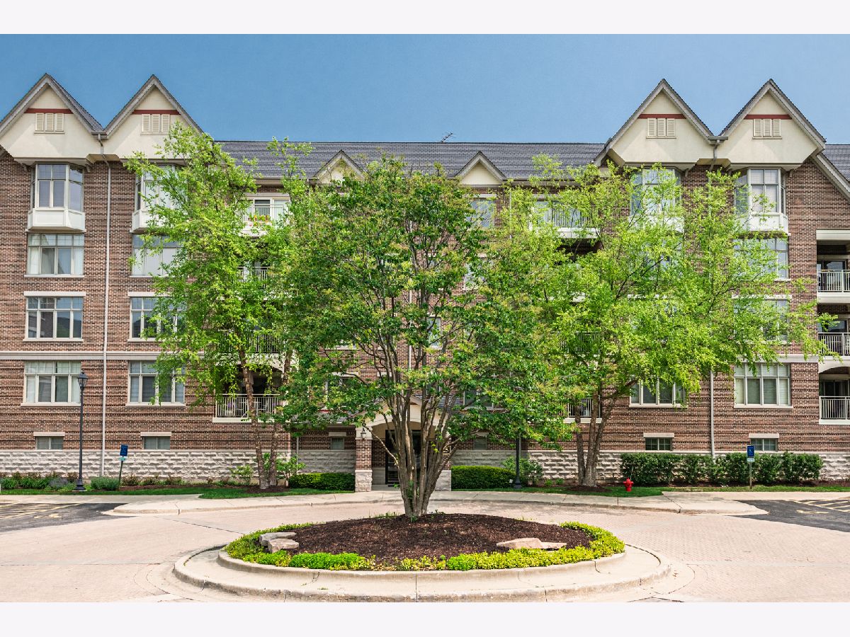 Condominiums Sold Village Green Lincolnshire Illinois, 425 Village Green