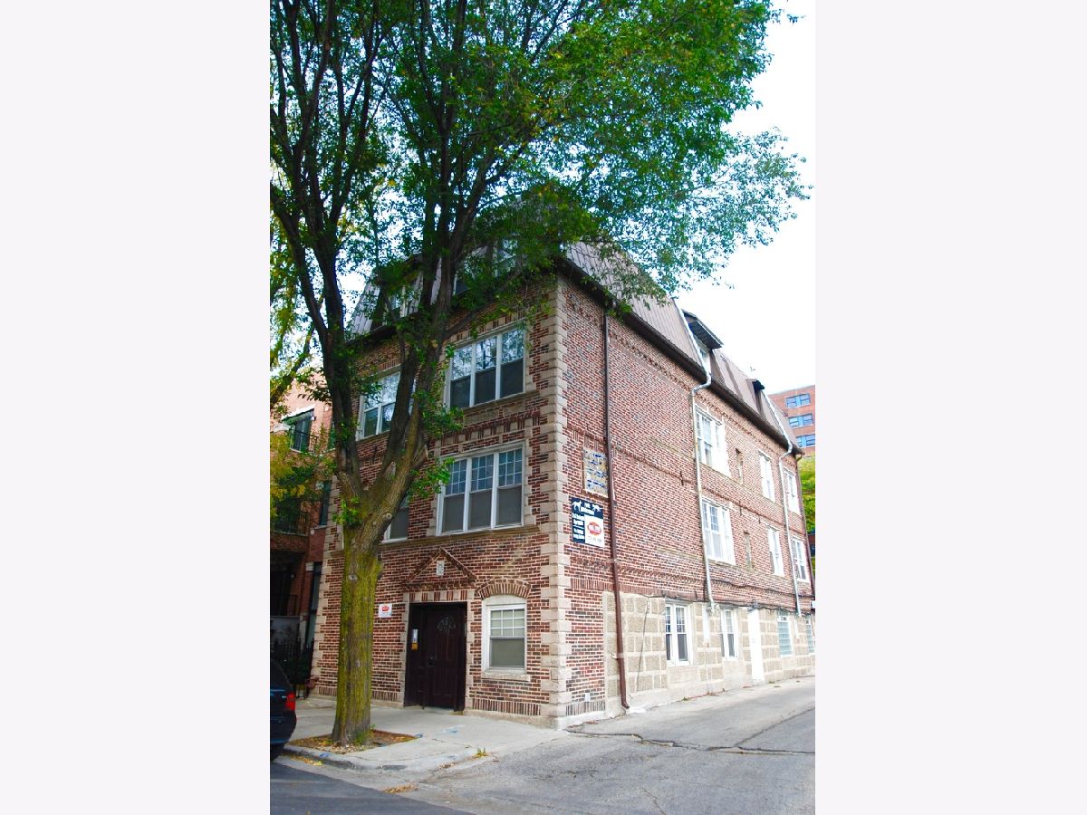 Condominiums & Homes Rented Depaul Chicago Illinois, 2711 Kenmore