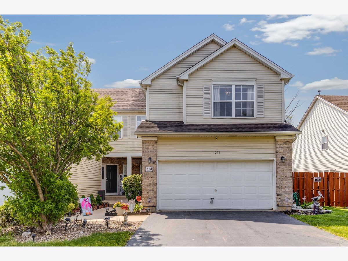 Townhomes Sold Evergreen Ridge Lake In The Hills Illinois, 1081 Viewpoint
