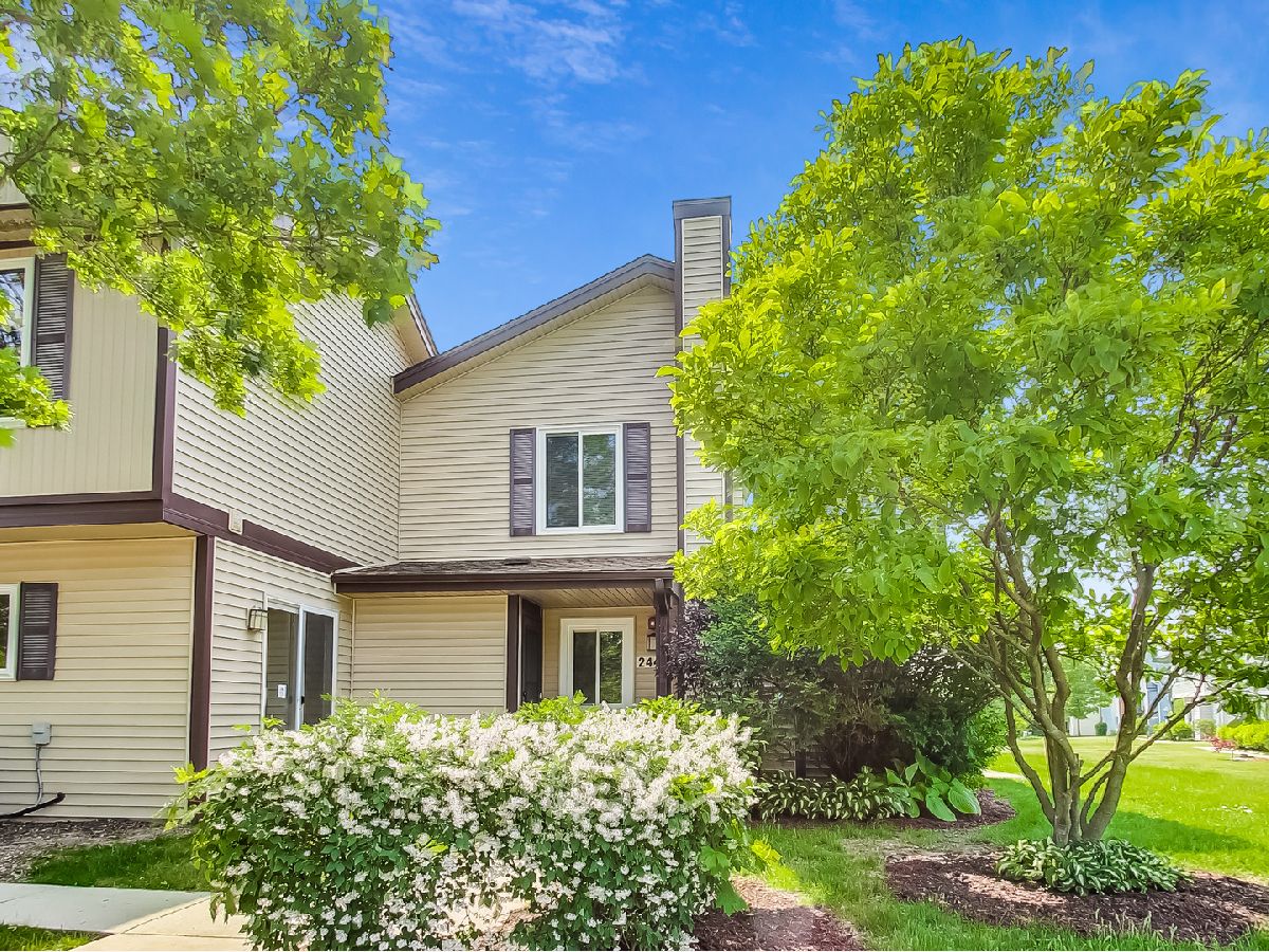 Townhomes & Condos Rented New England Village Woodridge Illinois, 2447 Brunswick