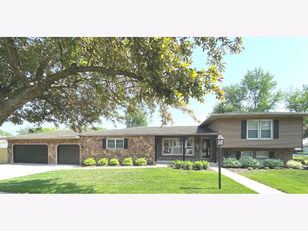 Homes & Townhomes Sold Village Meadows Bourbonnais Illinois, 206 Meadows Road South