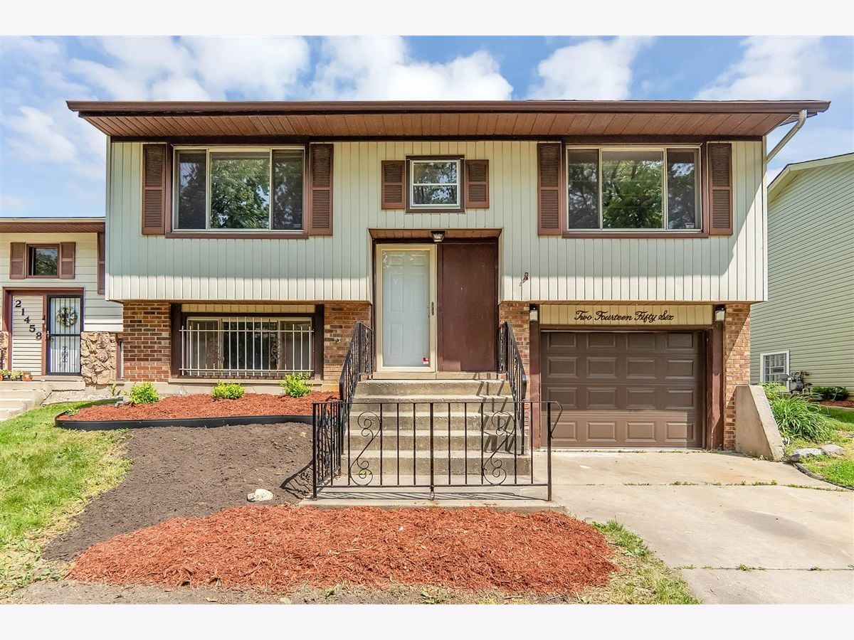 Homes & Condos & Townhomes Sold Surreybrook Sauk Village Illinois, 21456 Peterson