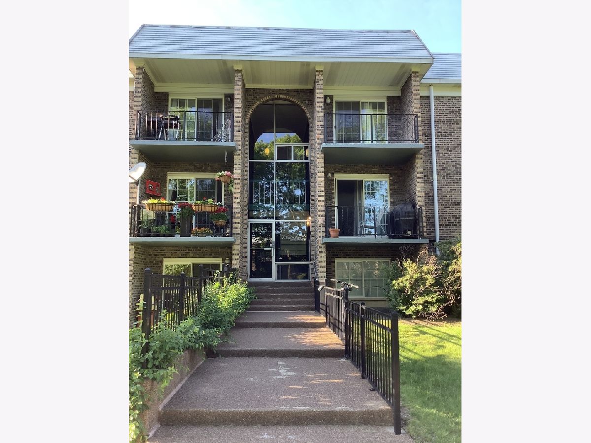 Condominiums Sold Arlington Glen Arlington Heights Illinois, 1525 Windsor