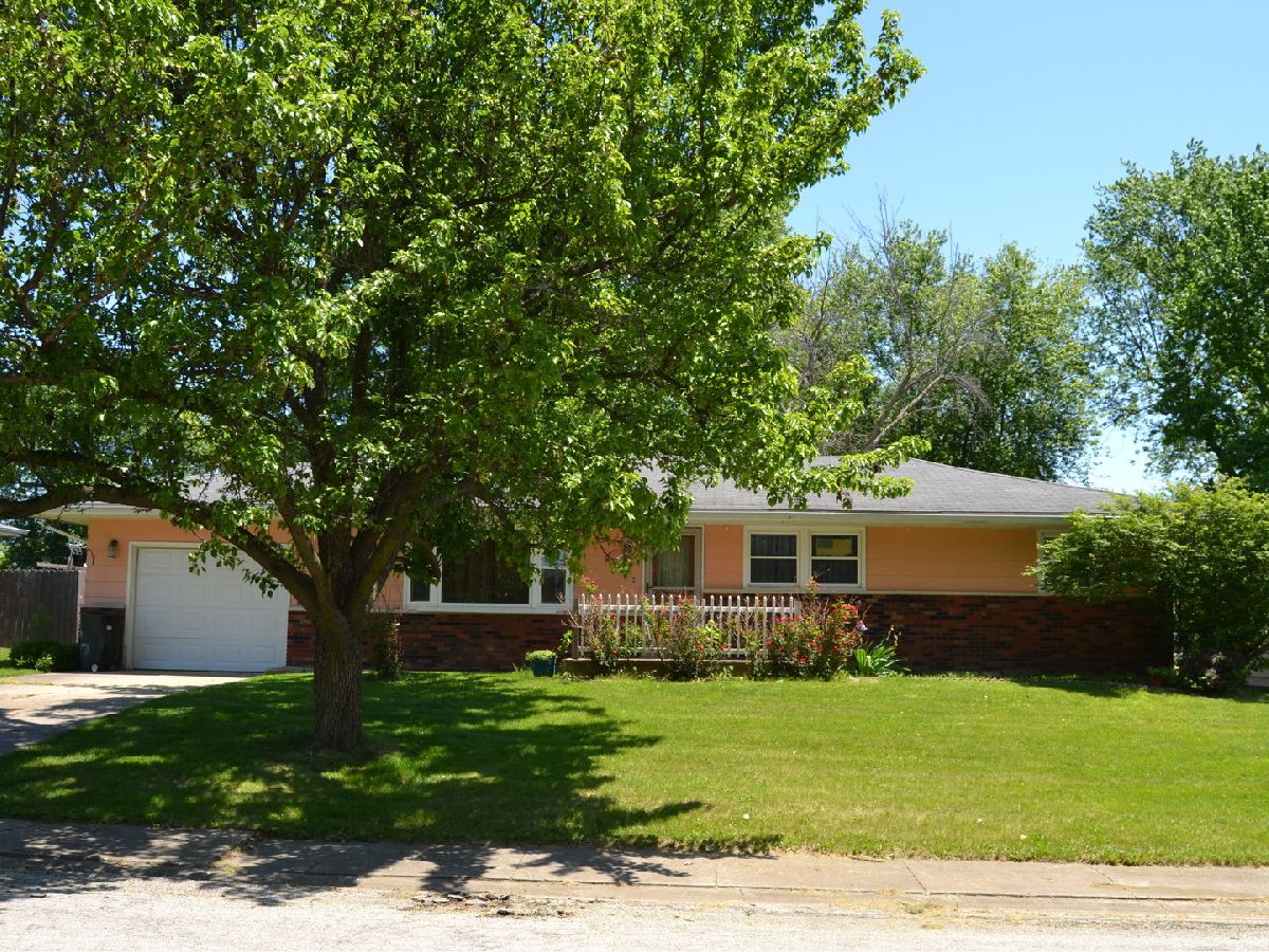 Homes Sold Flair Clinton Illinois, 18 Holly