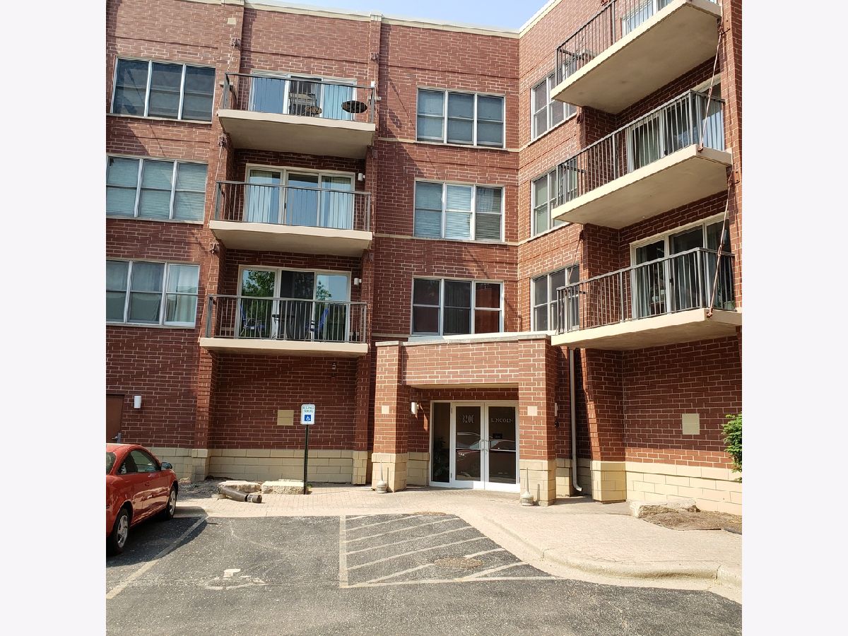 Condominiums Rented The Residences At 8200 Skokie Illinois, 8200 Lincoln