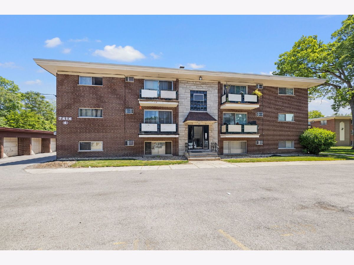 Condominiums Sold Hillcrest Manor Worth Illinois, 7414 111th