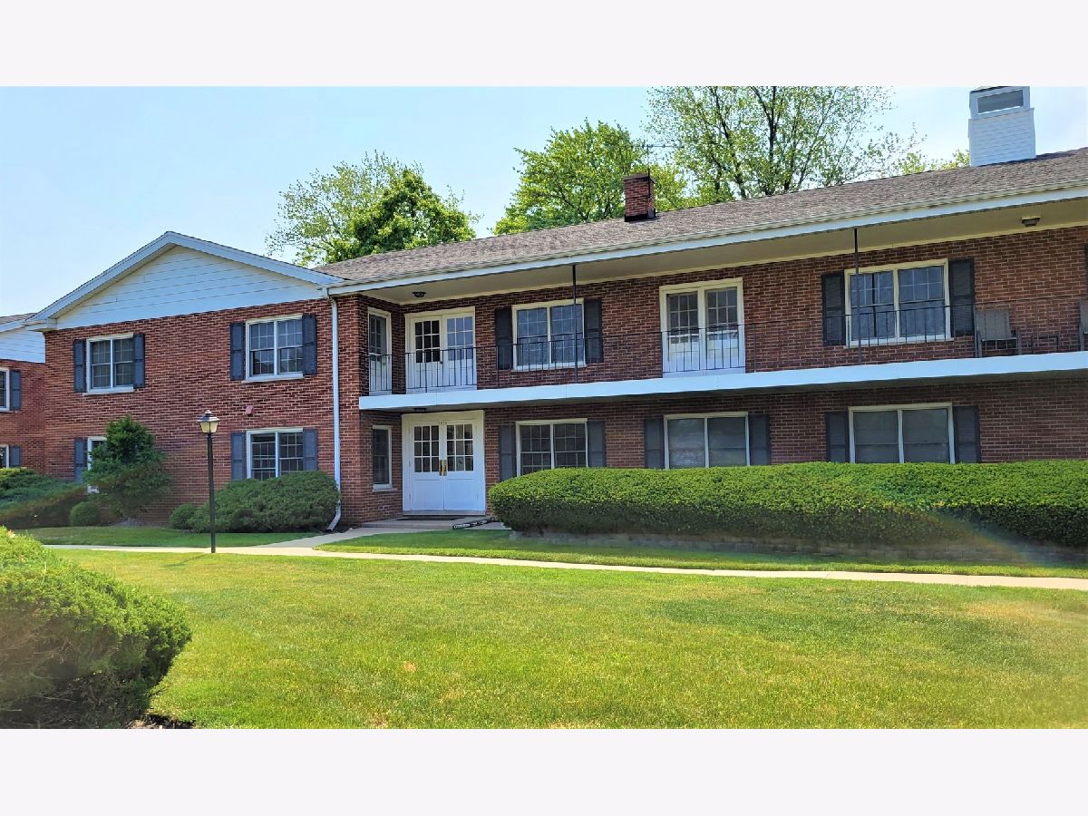 Condominiums Rented Cambridge Court Northbrook Illinois, 2820 Dundee