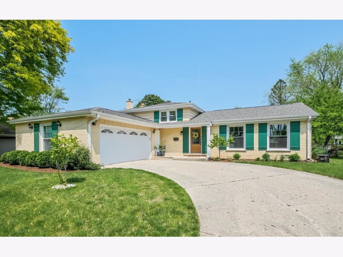 Homes Sold Willows Glenview Illinois, 2245 Strawberry
