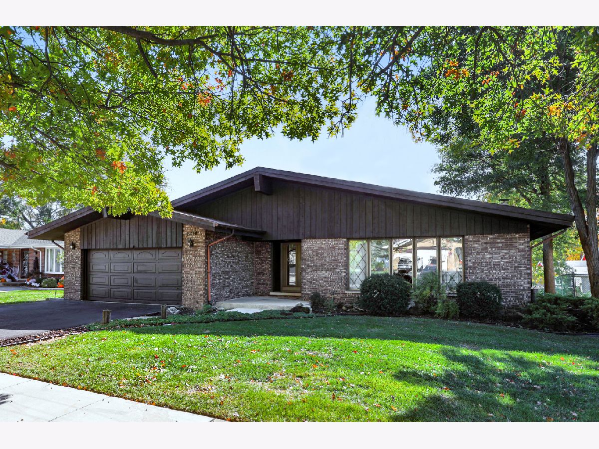 Homes Sold Runnymeade Palos Hills Illinois, 9145 Windsor