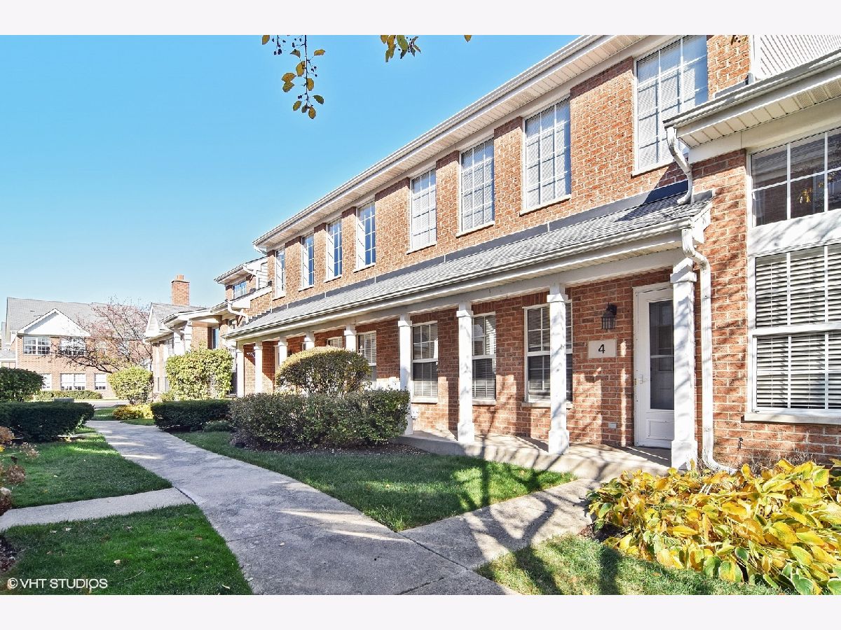 Townhomes Rented Astoria Place Elmhurst Illinois, 4 Saint Regis