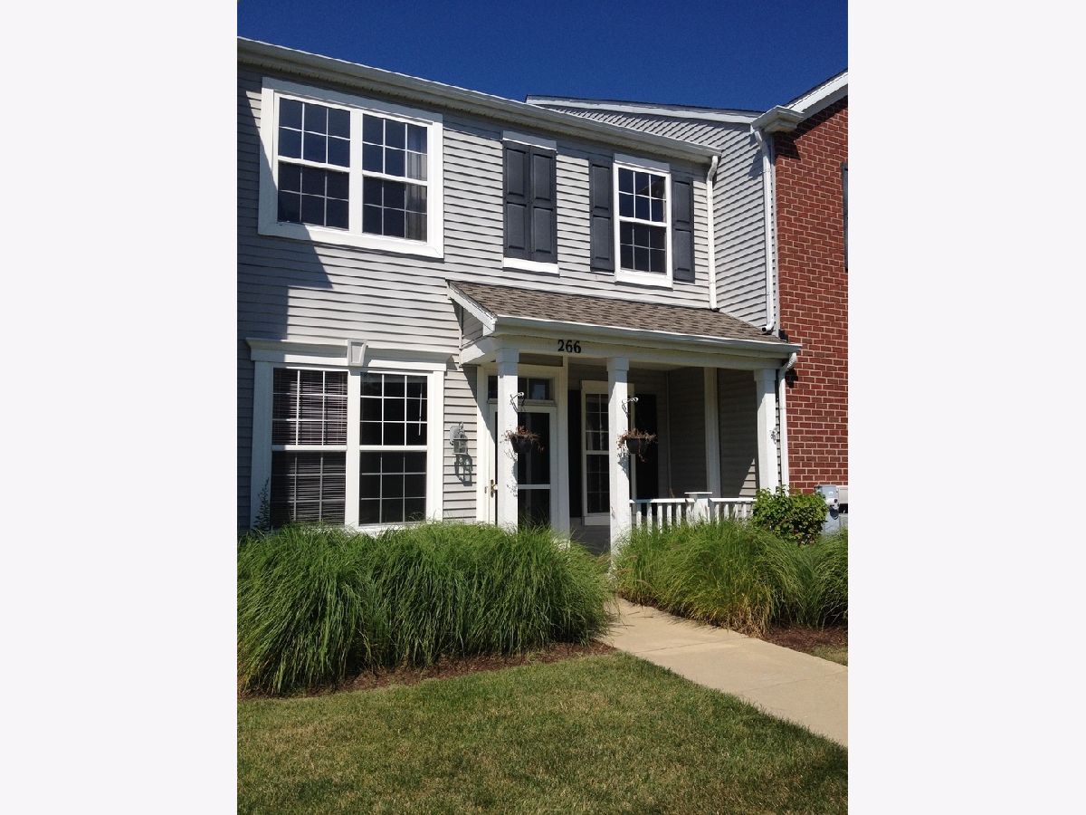 Townhomes Rented Springbrook Trails Oswego Illinois