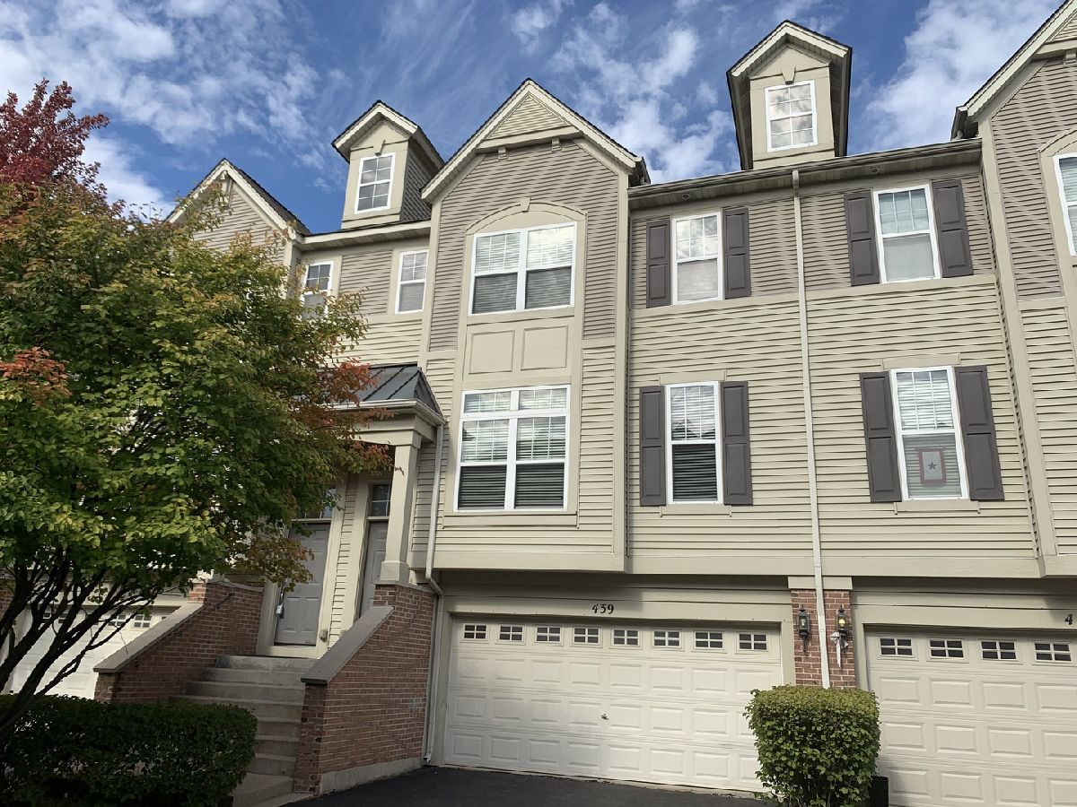 Townhomes Rented Yorkshire Square Aurora Illinois, 439 Commerce