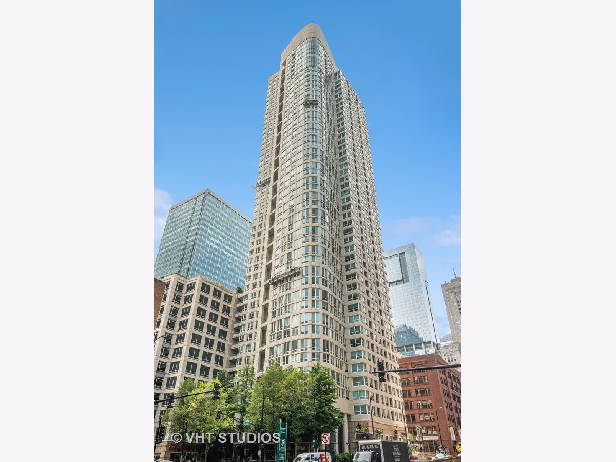Condominiums Rented The Sterling Chicago Illinois, 345 Lasalle