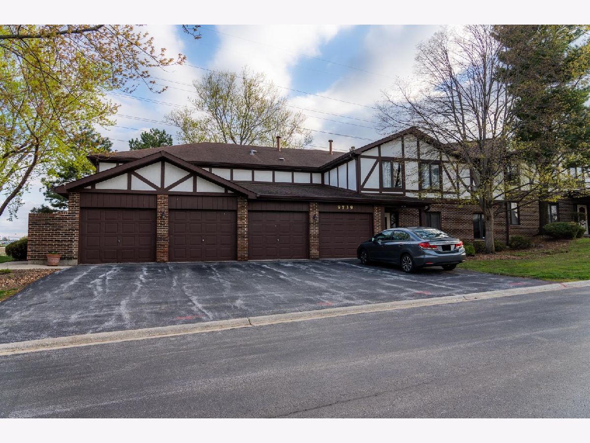 Condominiums & Homes Sold Mill Creek Palos Park Illinois, 9739 Mill