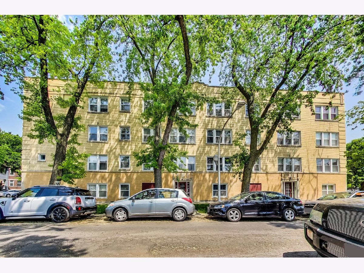 Condos & Townhomes Sold Berteau Terrace Chicago Illinois, 3222 Berteau