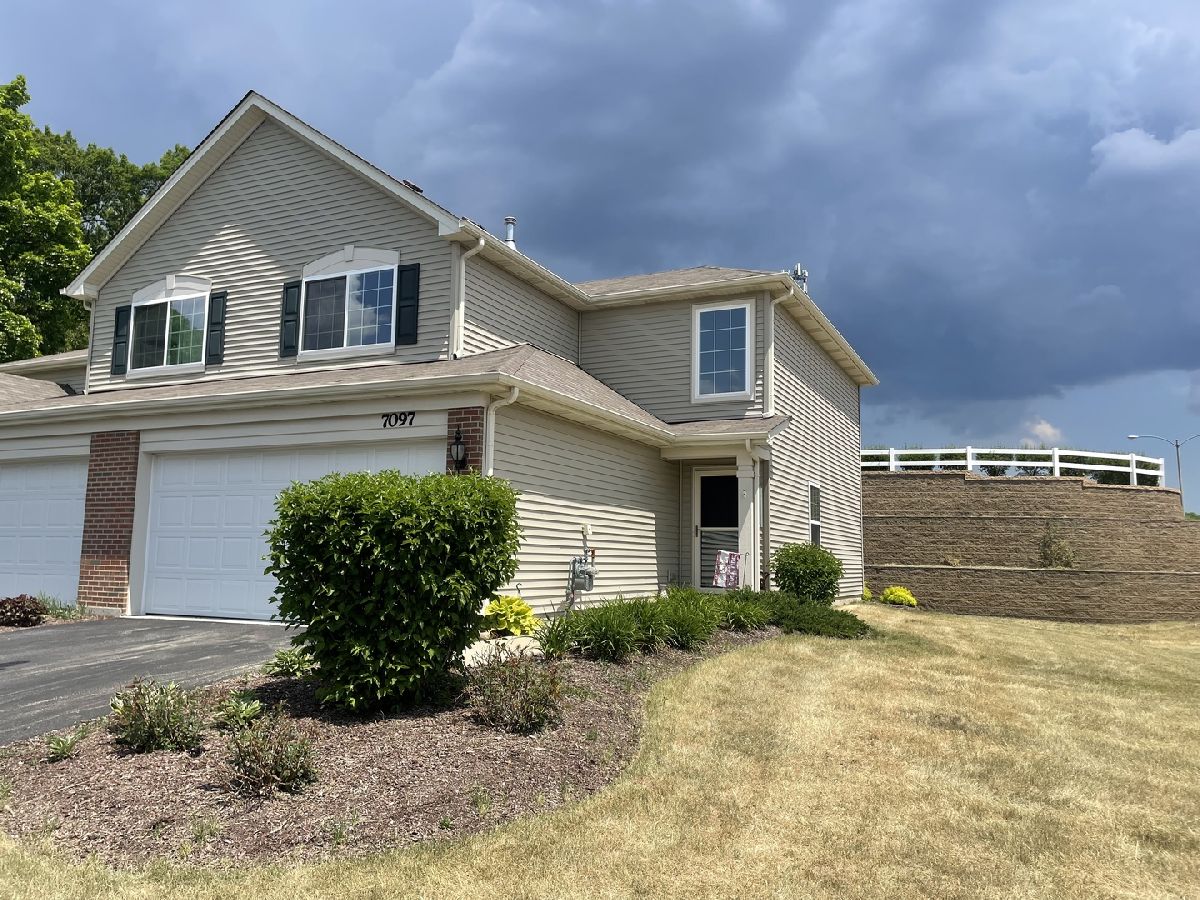 Townhomes Sold Country Club Hills Fox Lake Illinois, 7097 Hidden Green