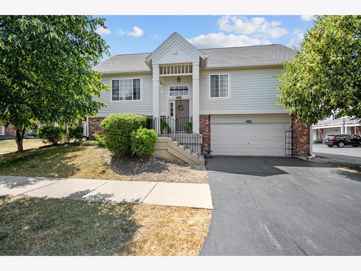 Townhomes & Condos Rented West Ridge Elgin Illinois, 452 Churchill