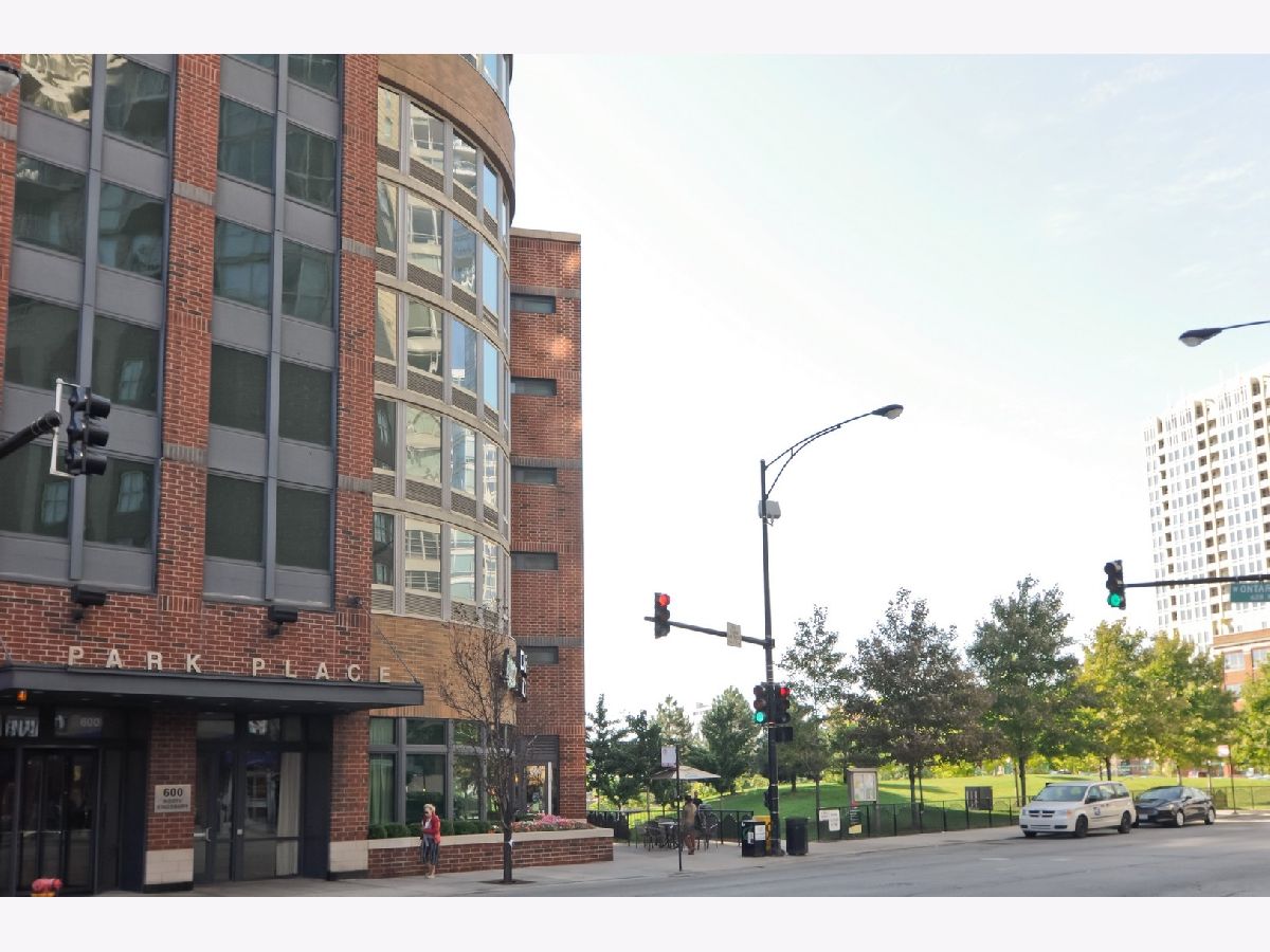 Condominiums Rented Park Place Chicago Illinois, 600 Kingsbury