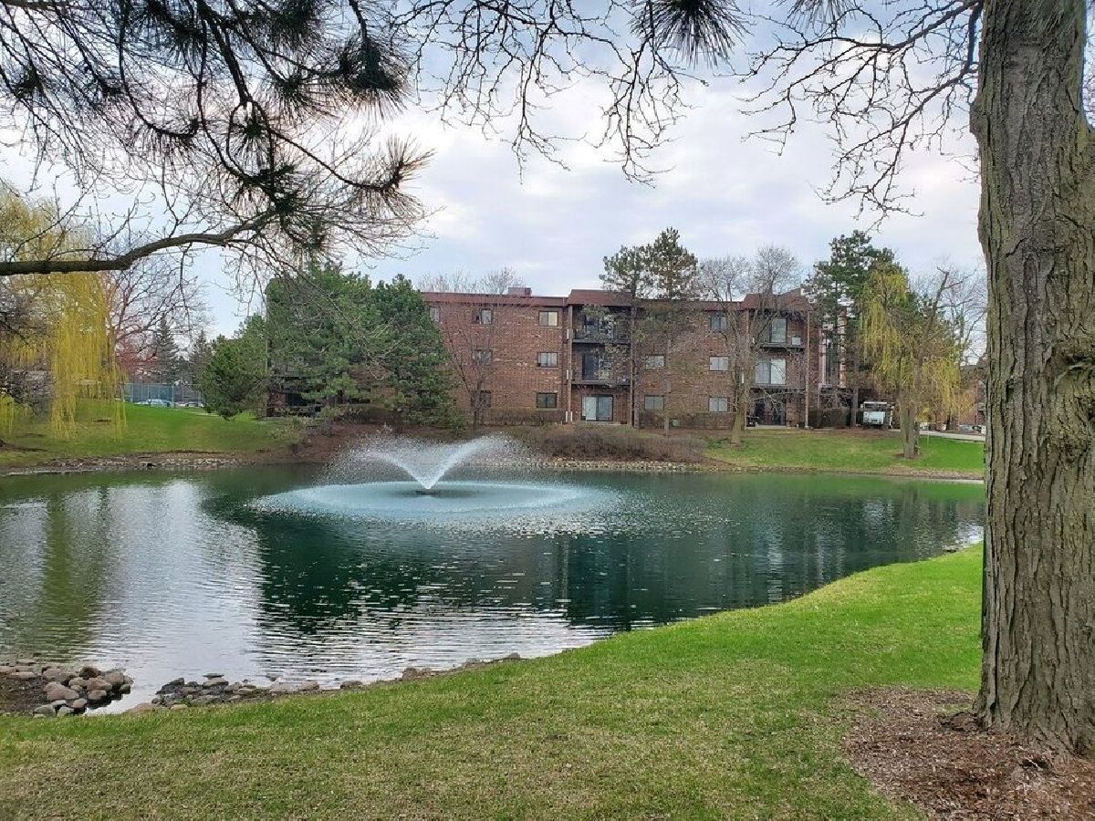 Condominiums Rented Glencove Estates Glenview Illinois, 1002 Castilian