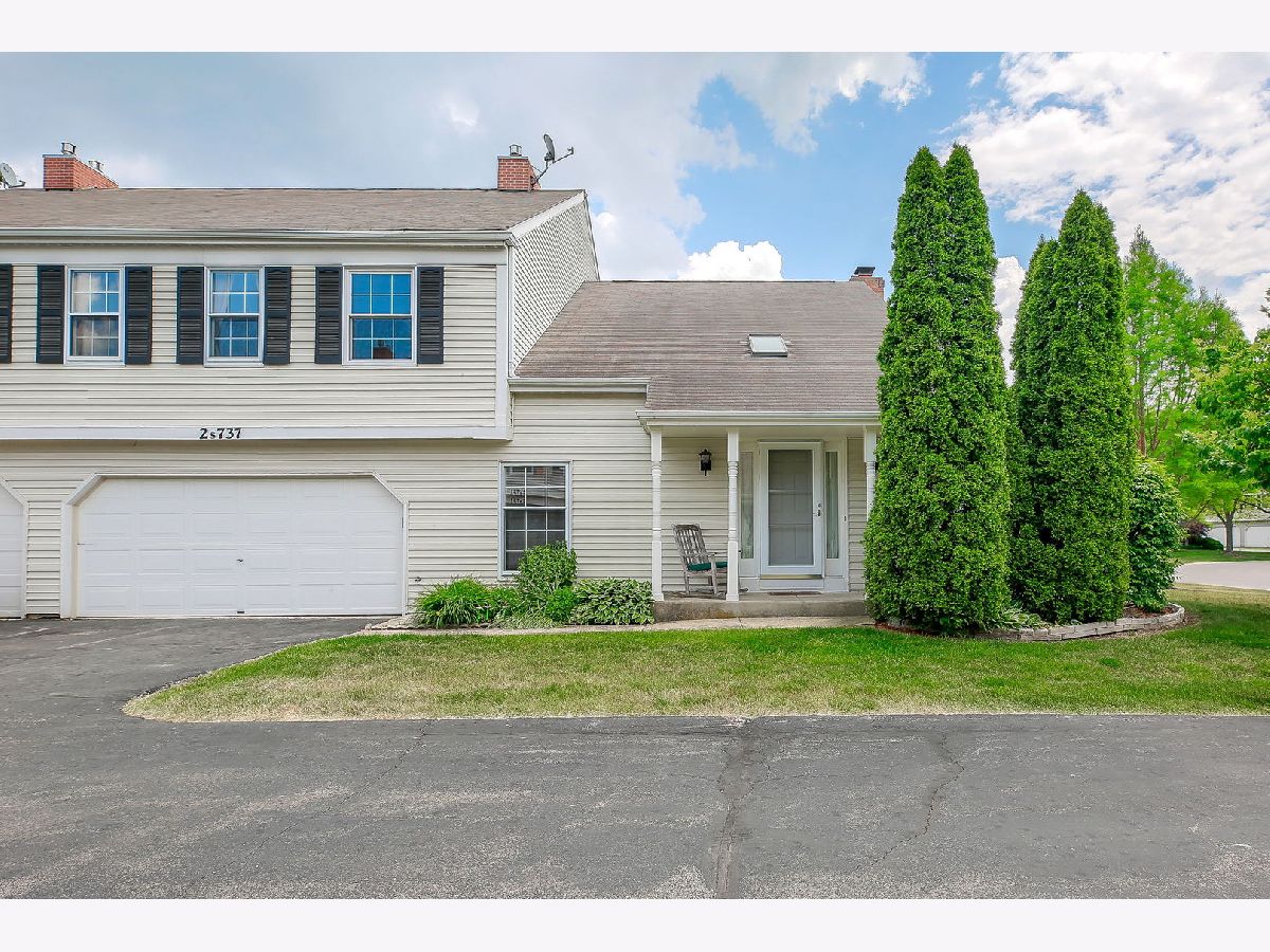 Townhomes Sold Warrenville Lakes Warrenville Illinois, 2S737 Grove