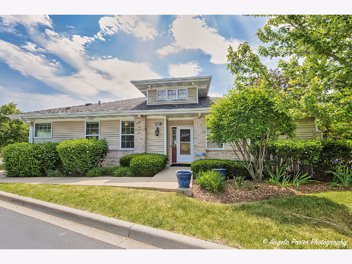 Townhomes Sold Walnut Glen Crystal Lake Illinois, 1238 Walnut Glen