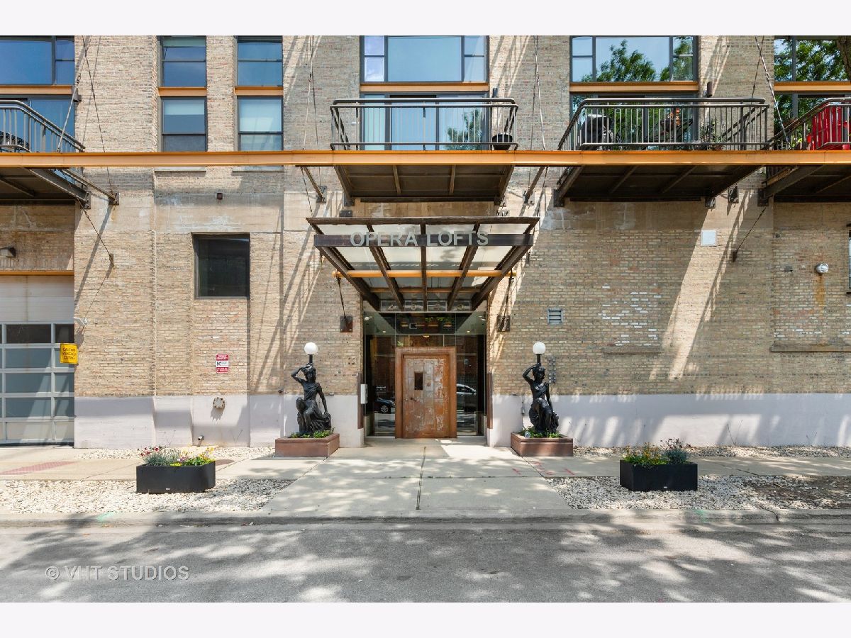 Condominiums Sold Opera Lofts Chicago Illinois, 2545 Dearborn