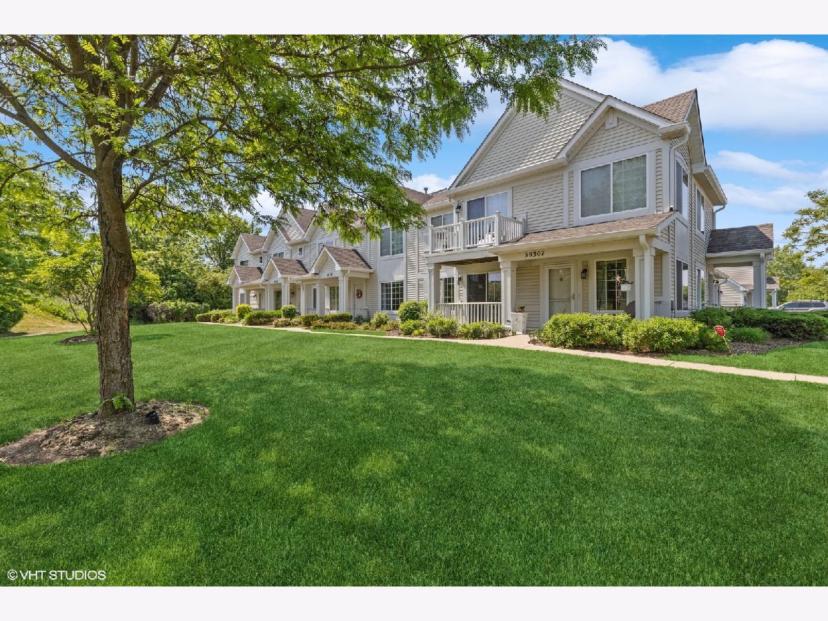 Cambridge At Heatherstone Beach Park IL, Townhomes & Condos & Homes For