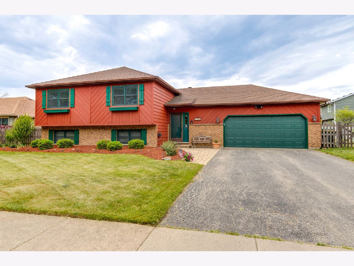 Homes & Condos & Townhomes Sold Crescent Meadows Gurnee Illinois, 1072 Boulevard View