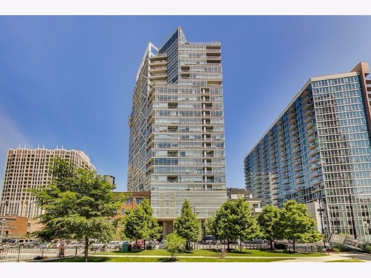 Condominiums Rented Erie On The Park Chicago Illinois, 510 Erie
