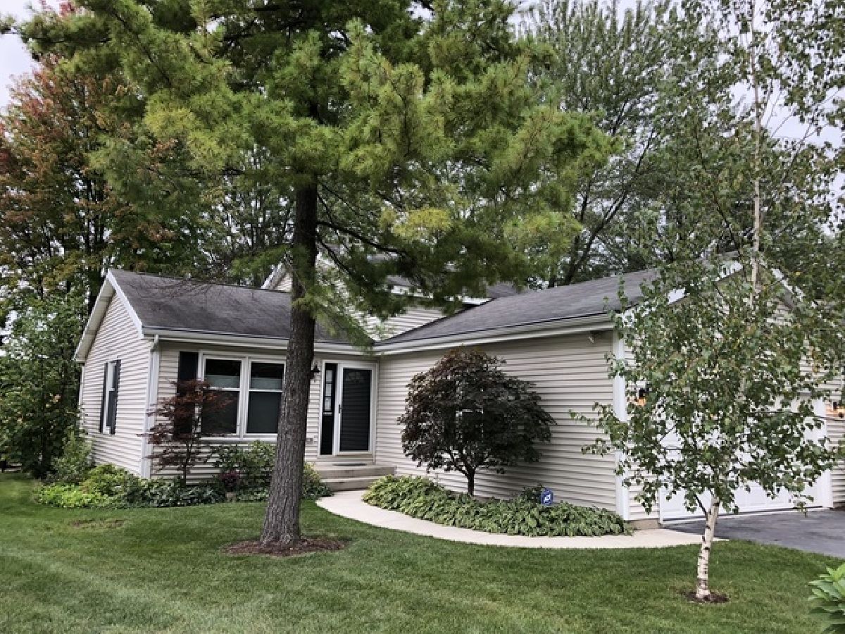 Homes & Condos & Townhomes Rented Spring Hill Naperville Illinois, 693 Milton