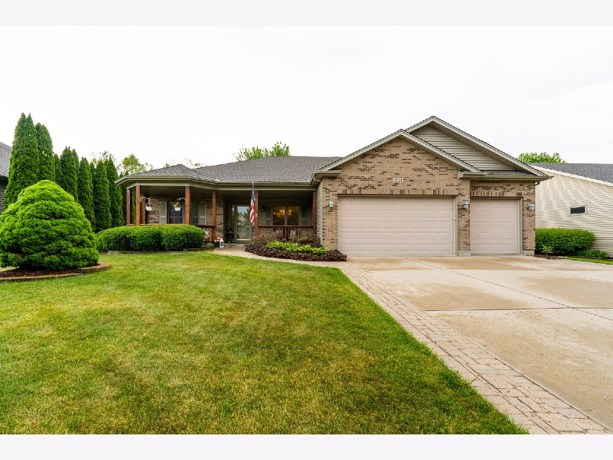 Homes & Condos & Townhomes Sold Hampshire Meadows Hampshire Illinois, 221 Red Hawk