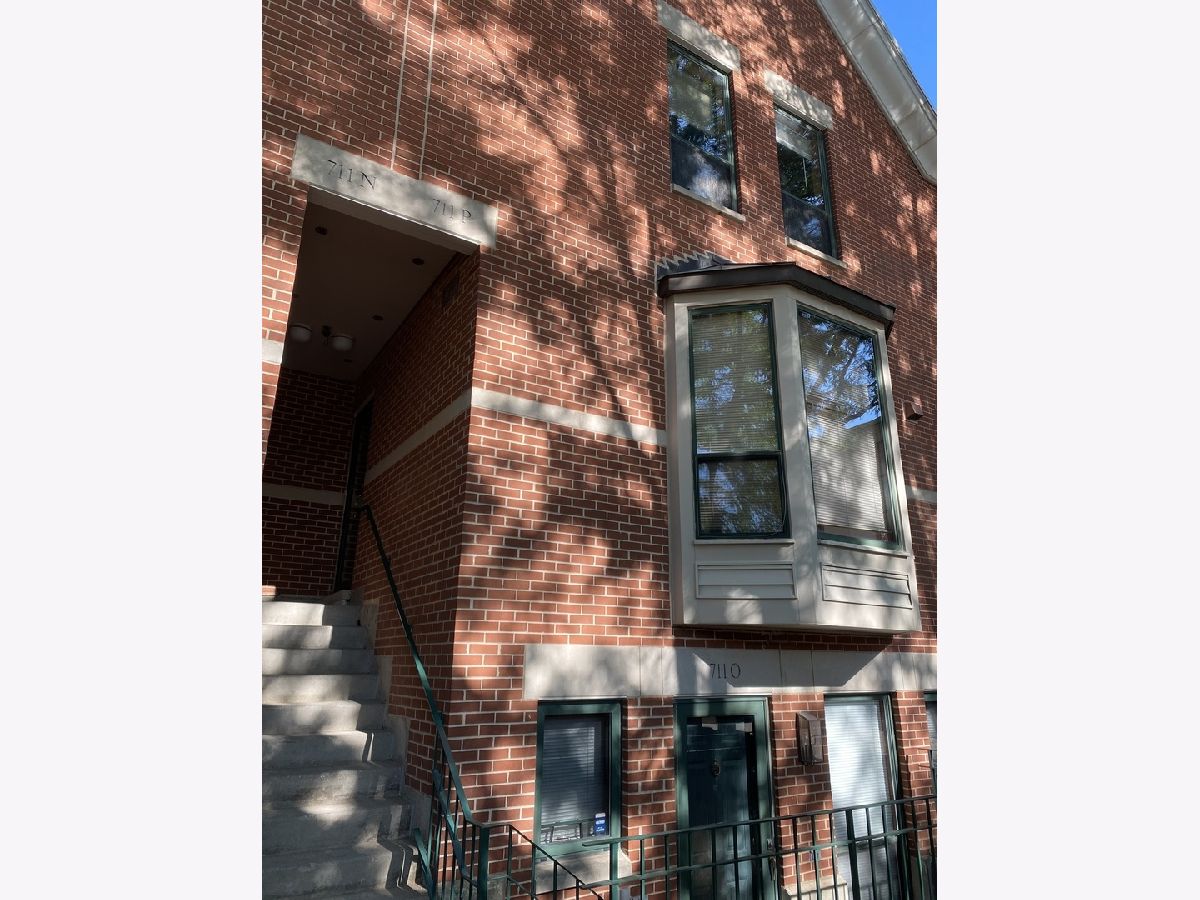 Townhomes & Condos & Homes Rented Garibaldi Square Chicago Illinois, 711 Ashland