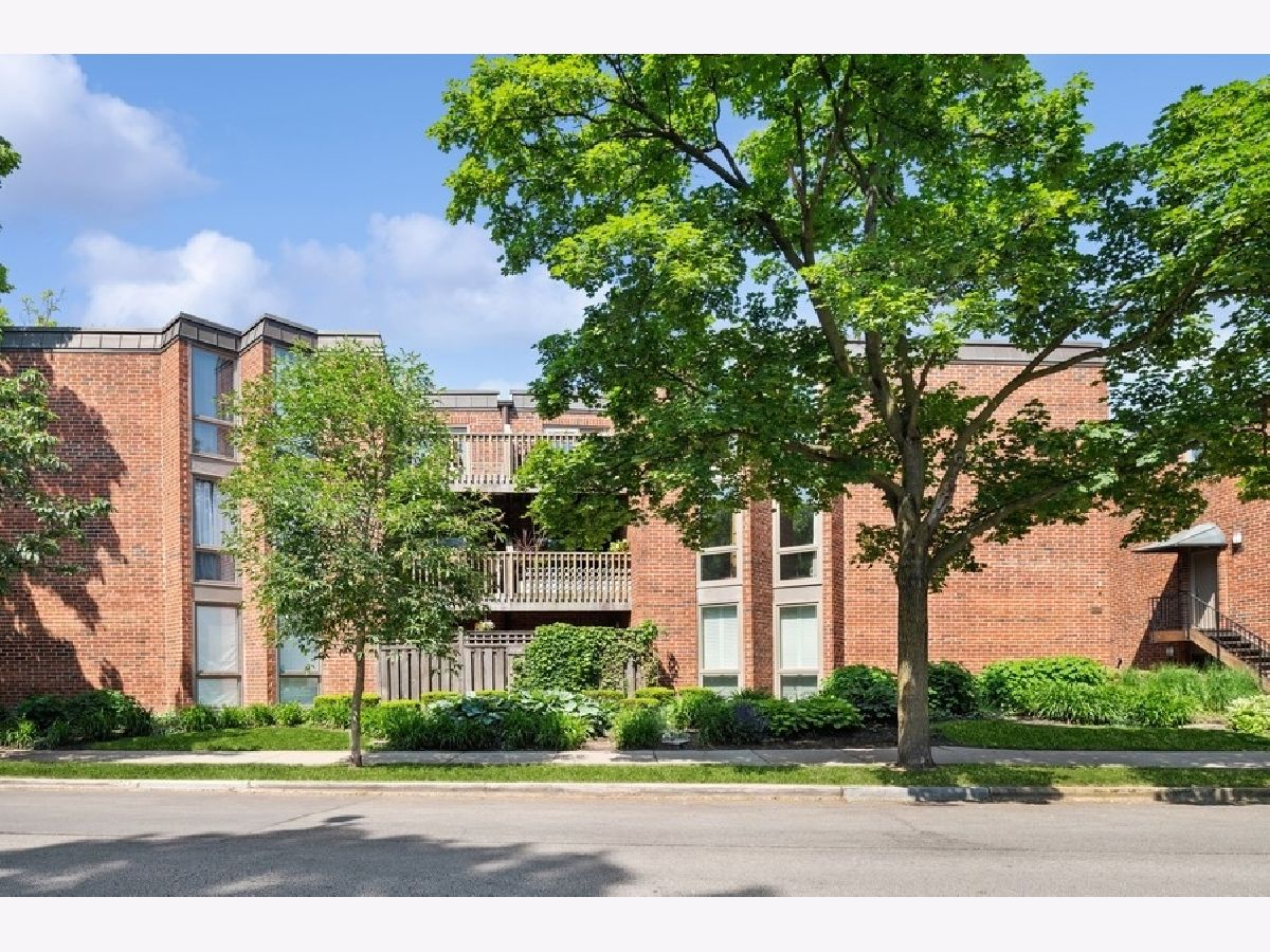 Condos & Townhomes Sold Oz Park Gardens Chicago Illinois, 2036 Larrabee