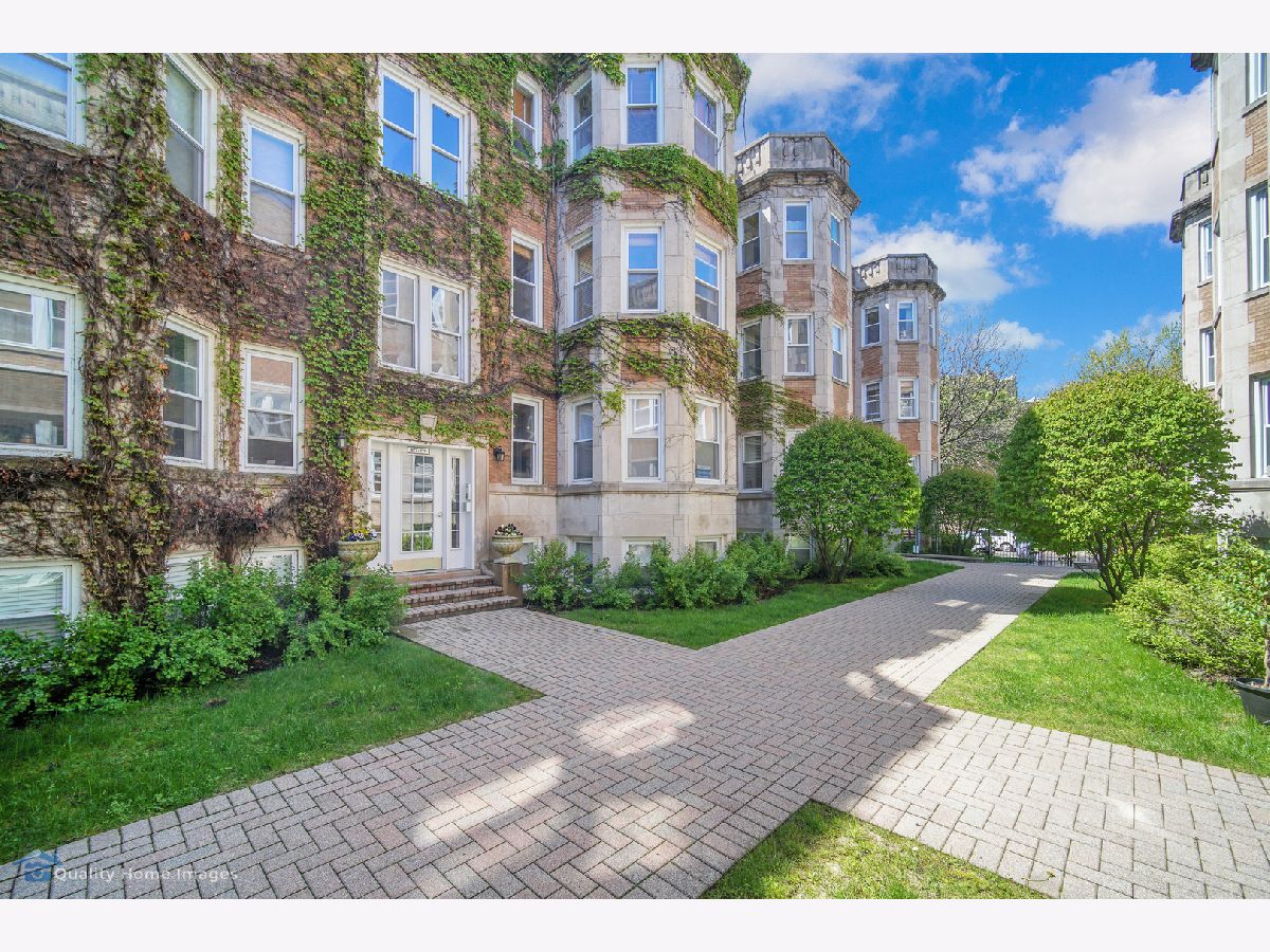 Condominiums Rented Wrigley View Village Chicago Illinois, 877 Cornelia