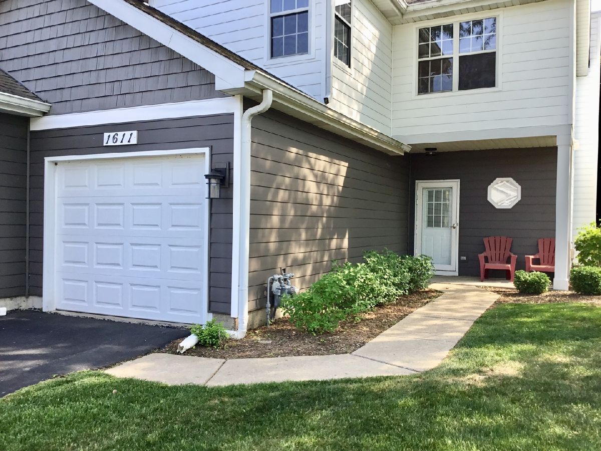Townhomes Rented Woodhaven Mundelein Illinois, 1611 Woodcrest